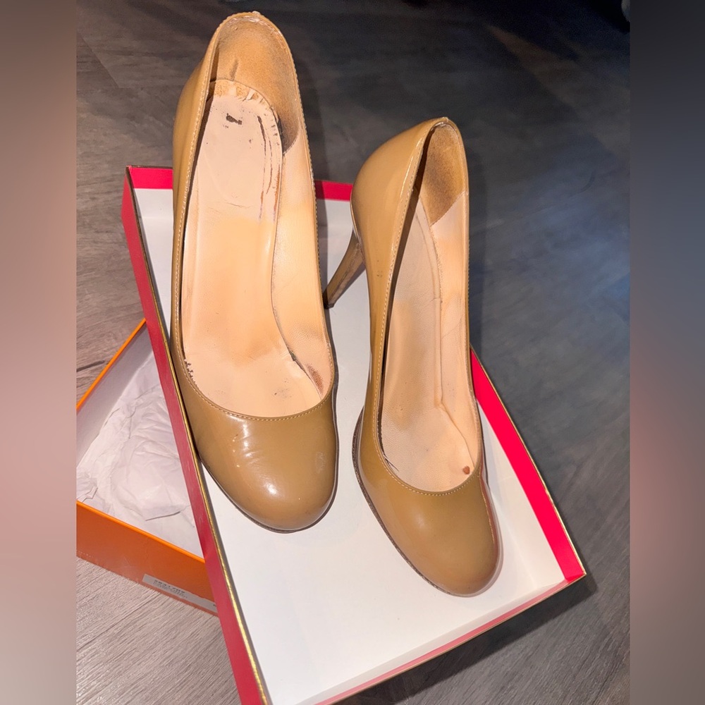 Kate Spade Karolina Camel Patent Leather Pumps Size 8.5M w/ Box and Dustbag